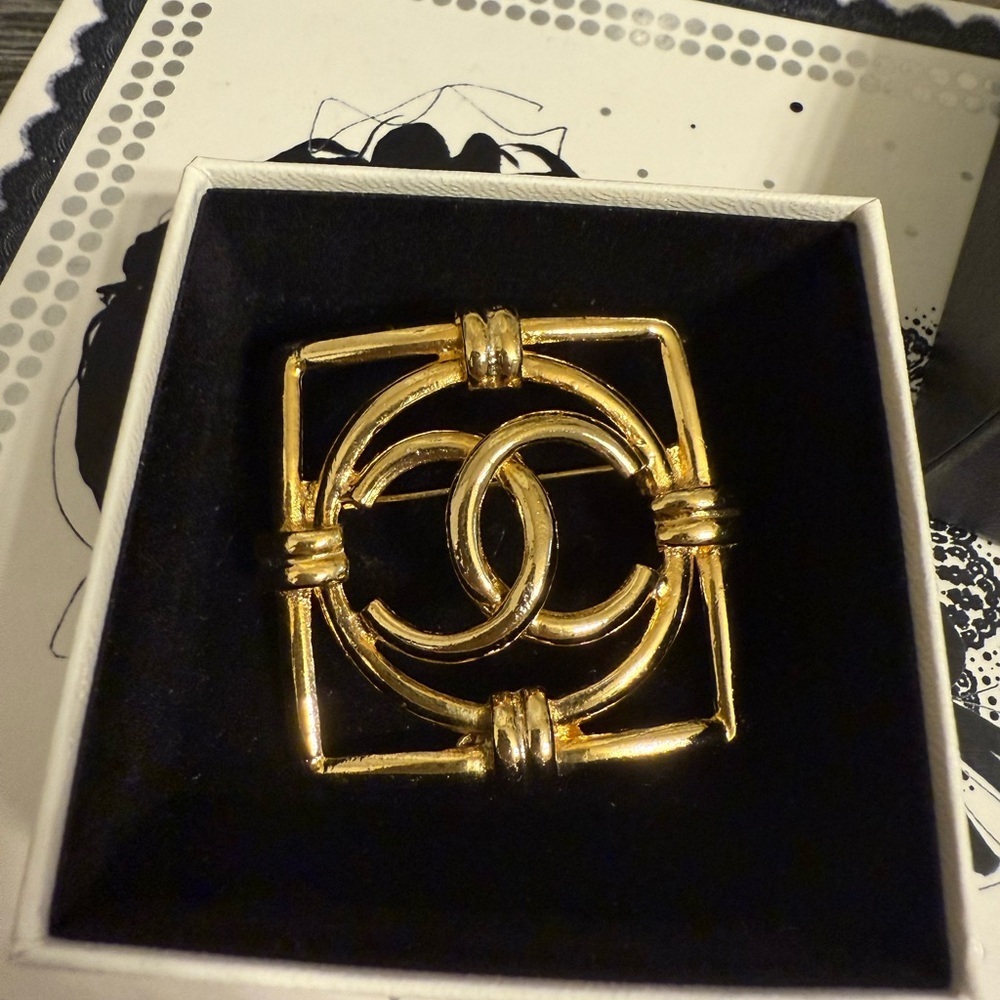CHANEL Vintage Gold CC Logo Square Brooch